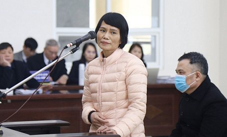 Nguyễn Thị Thủy nói lời sau cùng trước tòa - Ảnh: DANH TRỌNG