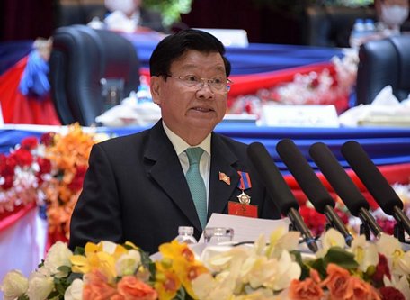 Tại Hội nghị trung ương lần thứ nhất, Ban Chấp hành Trung ương Đảng Nhân dân Cách mạng Lào khóa XI đã bầu ông Thongloun Sisoulith giữ chức Tổng Bí thư. (Ảnh: TTXVN)