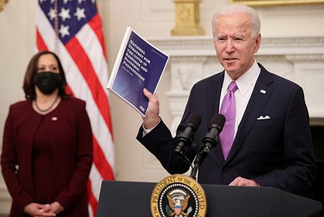 Tổng thống Biden nói về kế hoạch xử lý đại dịch COVID-19 trong cuộc họp báo ngày 21/1 (giờ Mỹ) - Ảnh: REUTERS