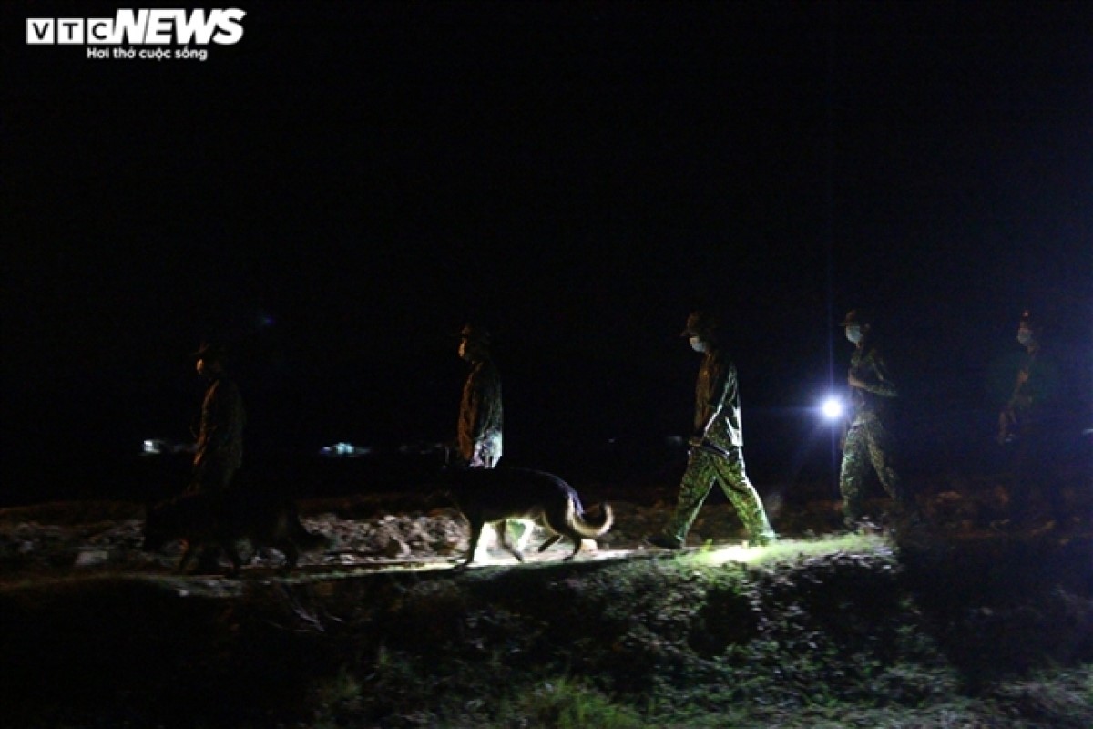 Lực lượng chức năng tăng cường tuần tra, kiểm soát biên giới Tây Nam - Ảnh: VTC News