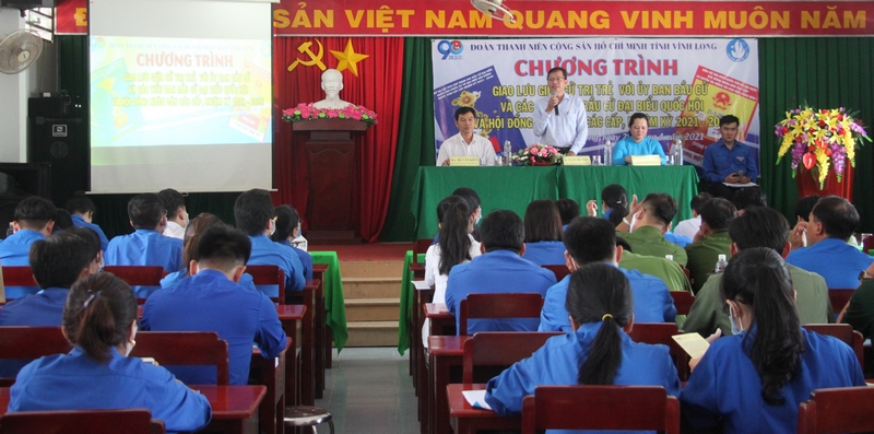 Ông Nguyễn Hiếu Nghĩa- Ủy viên Thường vụ Tỉnh ủy, Trưởng Ban Tuyên giáo Tỉnh ủy giải đáp những vấn đề mà các bạn trẻ quan tâm.