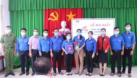 Ra mắt CLB Lý luận trẻ Huyện Đoàn Long Hồ tại buổi sinh hoạt.
