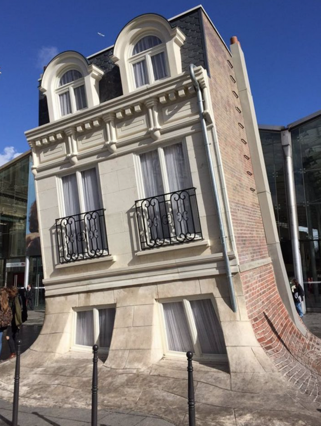 Ngôi nhà ở thành phố Paris này trông như đang bị tan chảy. Đây thực tế là một công trình tượng đài nghệ thuật địa phương.