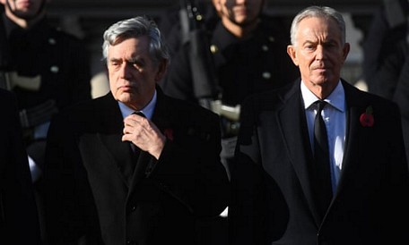 Hai cựu Thủ tướng Anh Gordon Brown (trái) và Tony Blair cùng ký thư gửi nhóm G-7. Ảnh: PA