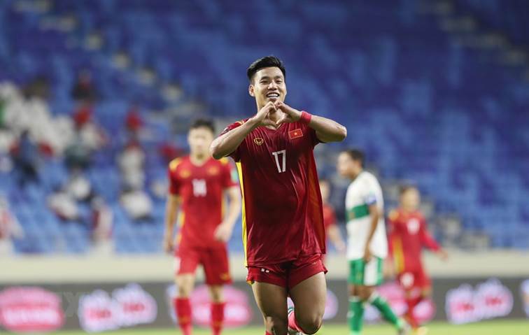 Văn Thanh thực hiện pha cứa lòng trái đẳng cấp, nâng tỷ số lên 4-0 cho Việt Nam ở phút thứ 74. (Ảnh: Hoàng Linh/TTXVN)