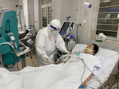 Bệnh viện đa khoa Bắc Giang kết hợp nhuần nhuyễn y học hiện đại và y học truyền thống trong điều trị bệnh nhân mắc COVID-19. Ảnh: VGP/Thiện Tâm