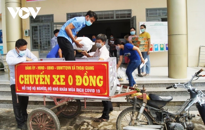 An Giang, chuyến xe hàng 0 đồng xã Thoại Giang, huyện Thoại Sơn đi giao thực phẩm đến từng hộ gia đình.