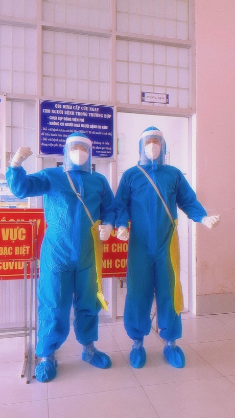 Đội ngũ y- bác sĩ tại Bệnh viện dã chiến Hòa Phú- nơi đang điều trị trên 110 F0 cố gắng hoàn thành nhiệm vụ, tin tưởng dịch bệnh tại Vĩnh Long sớm được kiểm soát và đẩy lùi.