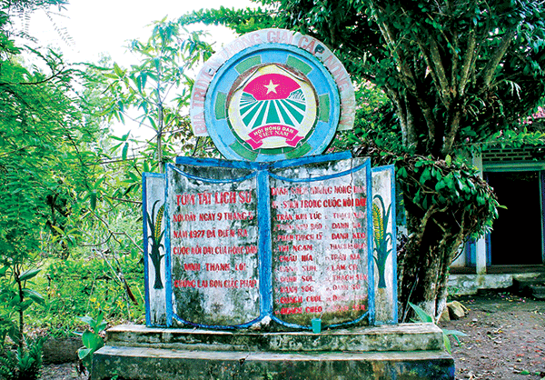Bia ghi dấu sự kiện nổi dậy của nông dân Ninh Thạnh Lợi năm 1927 do Hội Nông dân Việt Nam dựng nên.