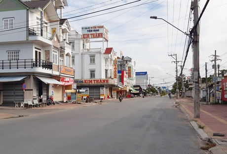 Đường phố thị trấn Tam Bình những ngày đầu giãn cách.