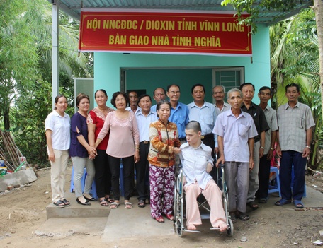 Cô Trần Thị Thu Hồng (ấp Phước Hanh B, xã Phước Hậu- Long Hồ) được hỗ trợ xây ngôi nhà mới (ảnh chụp lúc dịch COVID- 19 chưa bùng phát).