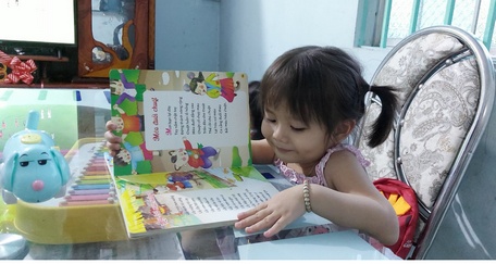 Đọc sách giúp bé có những ngày giãn cách thật ý nghĩa.