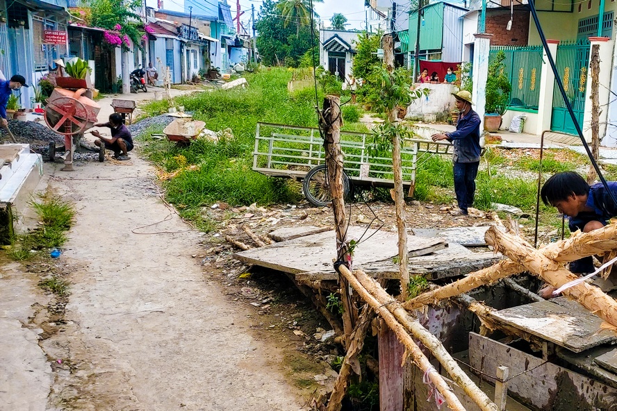 Công trình đường nối từ đường Phạm Hùng (cầu Bình Lữ- Phường 2) đến đường Nguyễn Văn Lâu (Phường 8).