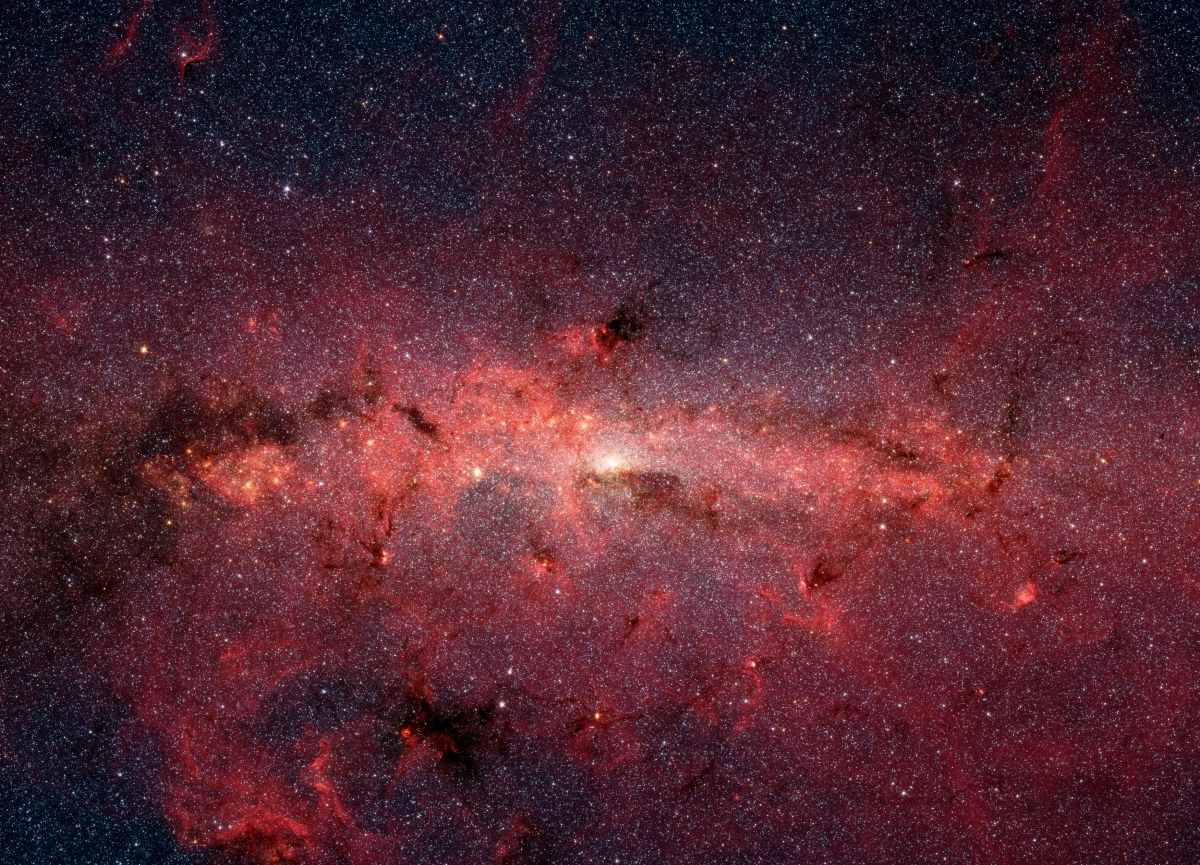 Hình ảnh lõi của Dải Ngân hà dưới ống kính của Kính thiên văn Spitzer. Các nhà khoa học tin rằng có một hố đen siêu nặng ở trung tâm của Dải Ngân hà mang tên Sagittarius A.