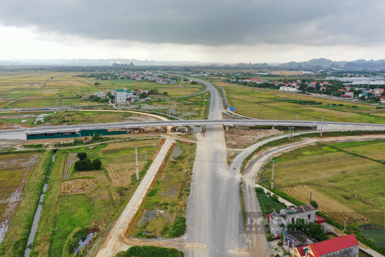 Cao tốc Cao Bồ - Mai Sơn dài 7,2km với 4 làn xe, có điểm đầu thuộc địa phận huyện Ý Yên (Nam Định), điểm cuối thuộc địa phận huyện Yên Mô (Ninh Bình).