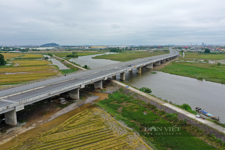 Cao tốc Cao Bồ - Mai Sơn có 6 cây cầu, trong đó 2 cầu lớn, 4 cầu vượt ngang và 2 hầm chui dân sinh.
