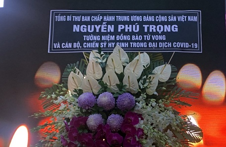 Đồng chí Nguyễn Phú Trọng, Tổng Bí thư Ban chấp hành Trung ương Đảng gửi vòng hoa tưởng niệm những người đã khuất.
