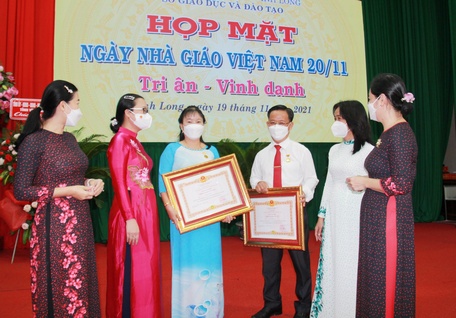 Thầy An và cô Khoa cùng được phong tặng “Nhà giáo Ưu tú” năm 2021.