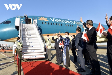  Thủ tướng Phạm Minh Chính cùng đoàn lãnh đạo cấp cao Việt Nam lên máy bay rời Nhật Bản