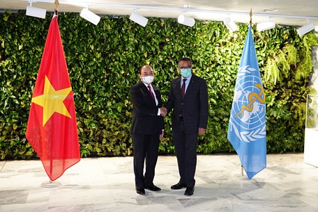 Chủ tịch nước Nguyễn Xuân Phúc gặp Tổng giám đốc Tổ chức Y tế thế giới (WHO) Tedros Adhanom Ghebreyesus tại Geneva, Thụy Sĩ ngày 28/11 - Ảnh: VIỄN SỰ