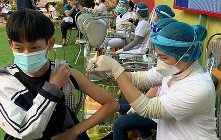 Điểm tiêm vaccine cho học sinh tại huyện Hoài Đức, Hà Nội. Ảnh: Hà Nội Mới