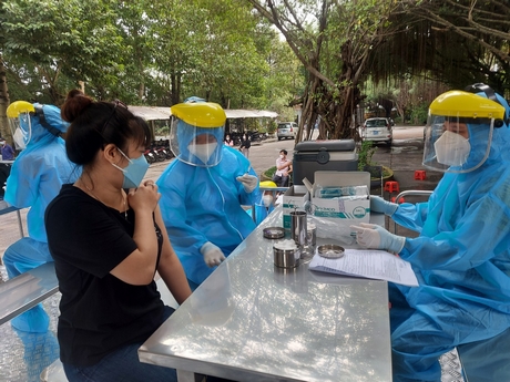 Việt Nam hiện là 1 trong 6 nước có tỷ lệ bao phủ tiêm vắc xin ngừa COVID-19 cao nhất trên thế giới.