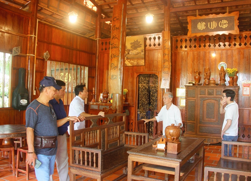 Khách tham quan điểm du lịch nhà dừa CocoHome độc đáo duy nhất miền Tây.