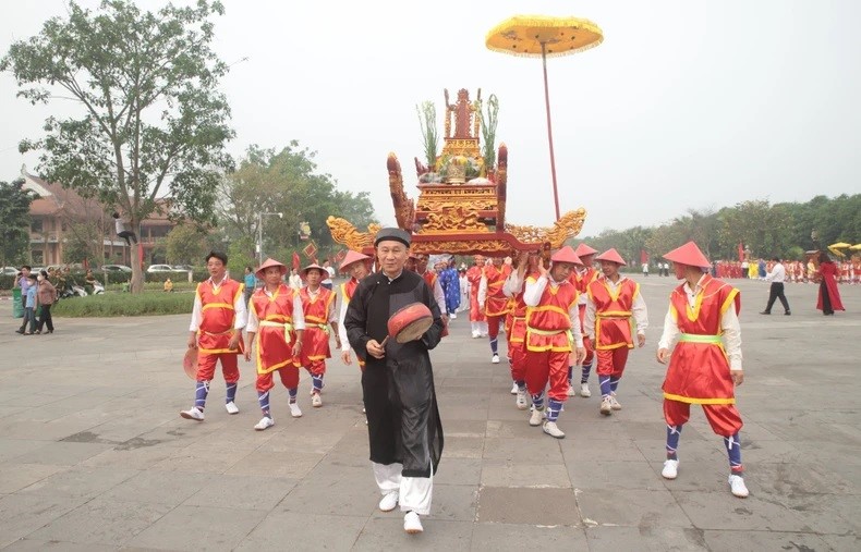 Nghi lễ rước kiệu về Đền Hùng đã trở thành nét đẹp truyền thống của nhân dân các xã, phường vùng ven Khu di tích lịch sử Đền Hùng trong dịp Giỗ Tổ Hùng Vương.