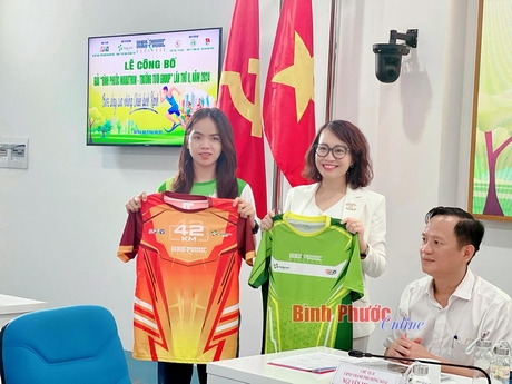 Ra mắt áo đấu, áo finisher của mùa 2 Giải Bình Phước Marathon - Trường Tươi Group - Ảnh: Nguyễn Ngân