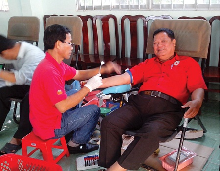 Ông Trương Văn Khâu- người có trên 20 lần hiến máu tình nguyện