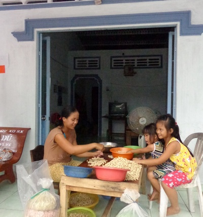 Người nghèo ở Hiếu Nhơn (Vũng Liêm) có nhà ở khang trang, việc làm và thu nhập ổn định.