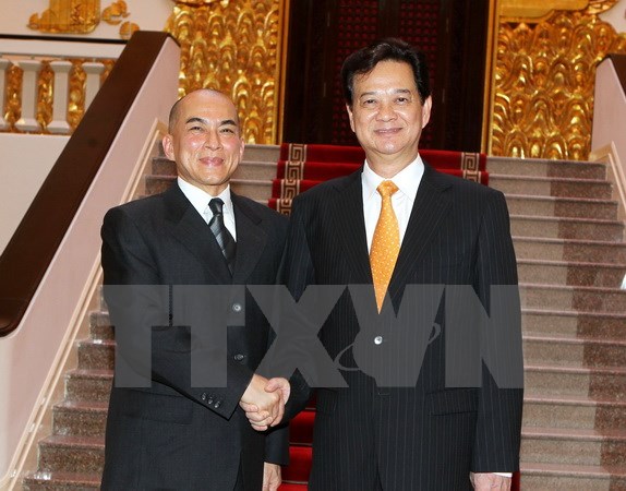 Thủ tướng Nguyễn Tấn Dũng và Quốc vương Campuchia Norodom Sihamoni tại Hà Nội tháng 9/2012. (Ảnh: Đức Tám/TTXVN)