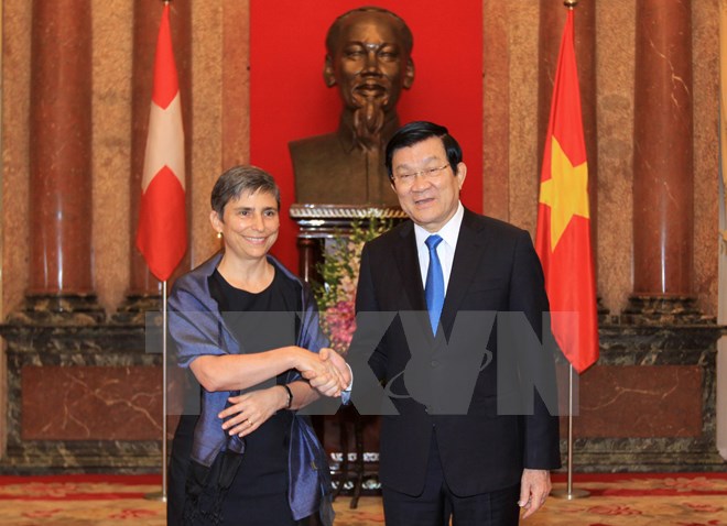 Chủ tịch nước Trương Tấn Sang tiếp Đại sứ Đặc mệnh Toàn quyền Liên bang Thụy Sỹ tại Việt Nam Beatrice Maser Mallor đến trình quốc thư. (Ảnh: An Đăng​/TTXVN)