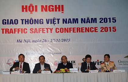 Phó Thủ tướng Nguyễn Xuân Phúc dự và chỉ đạo tại Hội nghị ATGT Việt Nam năm 2015. Ảnh: VGP/Lê Sơn.