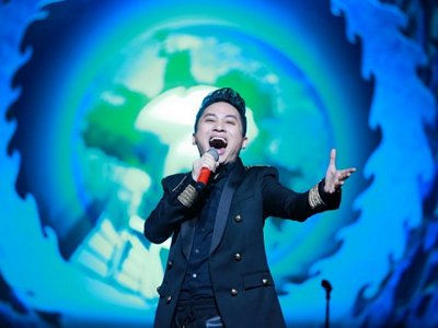 Tùng Dương có đêm diễn “Thập kỷ hoan ca” thành công