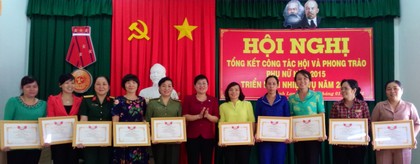 Các tập thể nhận bằng khen của Hội Liên hiệp phụ nữ Việt Nam.