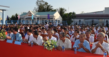Đông đảo cán bộ và nhân dân vui mừng tham dự lễ đón bằng công nhận xã đạt chuẩn NTM.