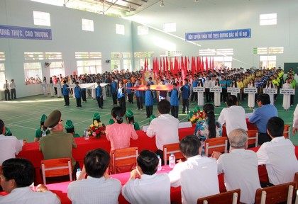 Toàn cảnh lễ khai mạc hội khỏe Phù Đổng tỉnh Vĩnh Long lần thứ IX, năm 2016.