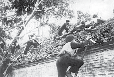 Các chiến sĩ vệ quốc quân và nhân dân thủ đô chiến đấu giữ từng căn nhà, góc phố trong những ngày đầu toàn quốc kháng chiến. Ảnh: Tư liệu