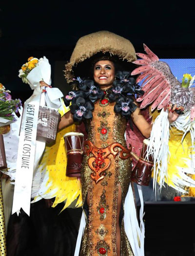 Người đẹp Singapore được chọn là thí sinh có trang phục dân tộc đẹp nhất.