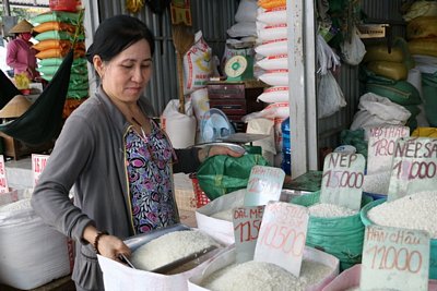 Giá lúa gạo tại chợ đã nhích tăng.