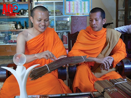 Giới thiệu kinh lá buông tại chùa Svay Ton