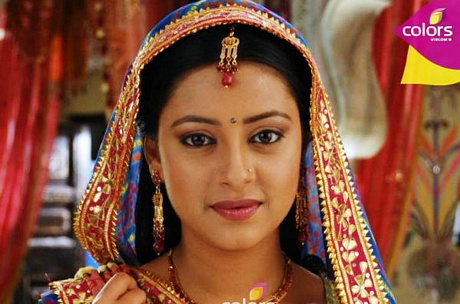 Pratyusha Banerjee đóng vai cô dâu Anandi từ tập 516 đến 1214. - Ảnh: indiamovie