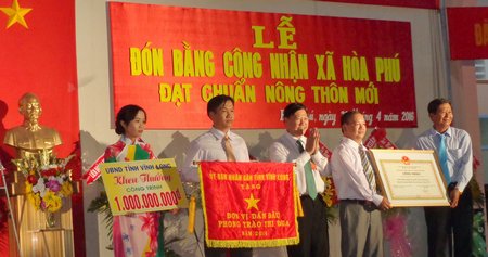 Danh hiệu xã nông thôn mới vừa là vinh dự vừa là trách nhiệm của Đảng bộ xã Hoà Phú. Ảnh: Nguyên Khánh