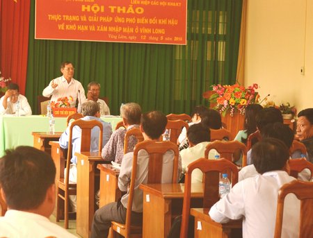 Hội thảo “Thực trạng và giải pháp ứng phó biến đổi khí hậu về khô hạn và xâm nhập mặn ở Vĩnh Long” tại Vũng Liêm vào sáng 12/5.