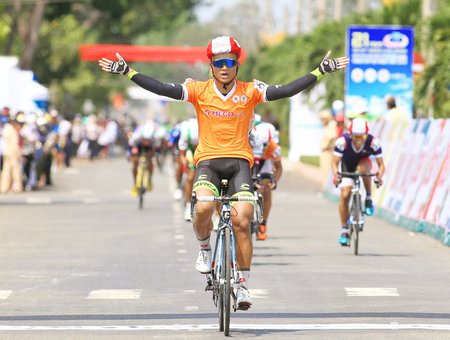 Tay đua Dươn Phi Dúth có chiến thắng đầu tiên cho Campuchia tại một chặng đấu của giải.