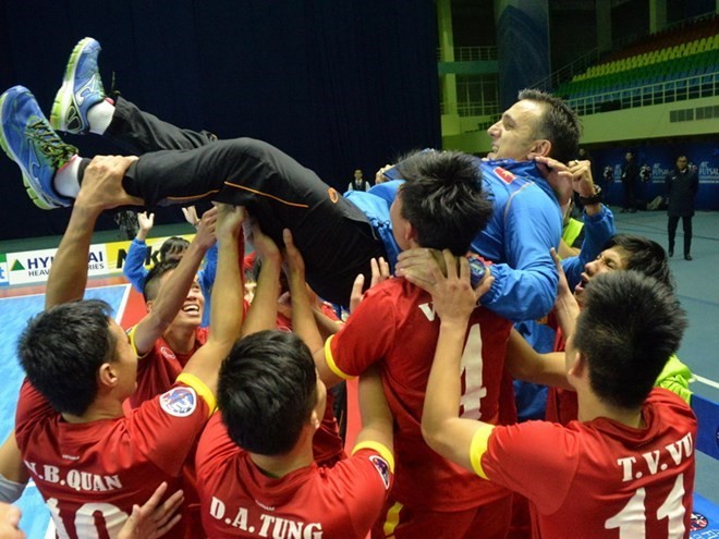 Niềm vui của đội tuyển futsal Việt Namsau khi giành vé dự World Cup. (Nguồn: AFC)
