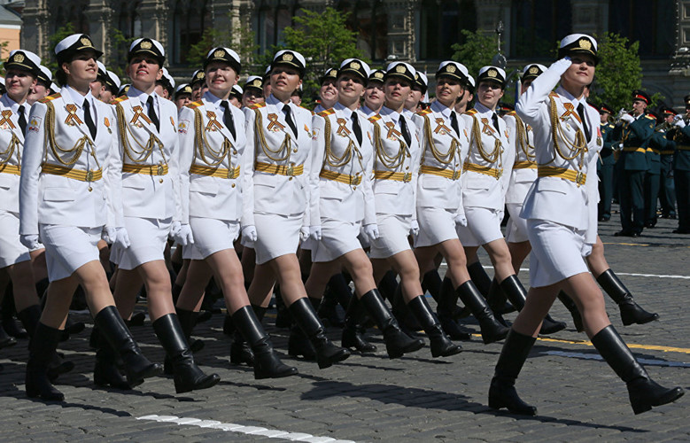 Đội diễu hành của trường đại học quân sự Nga dự lễ duyệt binh 9/5/2016. (ảnh: Sputnik)