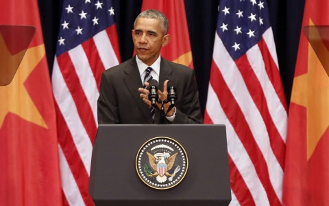 Tổng thống Obama bày tỏ xúc động vì tình cảm mà người dân và Chính phủ Việt Nam dành cho ông trong suốt chuyến thăm.