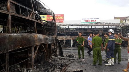 Vụ tai nạn thảm khốc làm 13 người chết, 39 người bị thương tại Bình Thuận vào sáng 22/5 - Ảnh: NG.NAM
